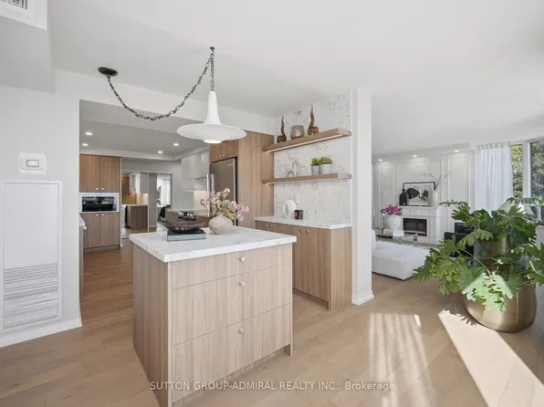 1 Aberfoyle Cres #411, Toronto, ON M8X 2X8