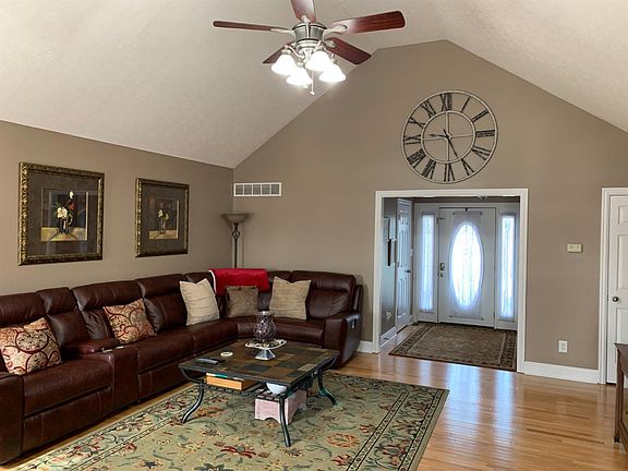5th image of 204 Bracken Ct