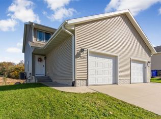 2129 Sugar Creek Dr NW, Cedar Rapids, IA 52405