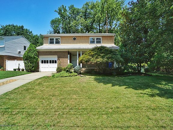 2nd image of 295 Mace St