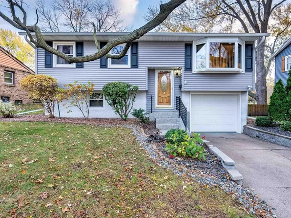 1525 E 33rd St, Davenport, IA 52807