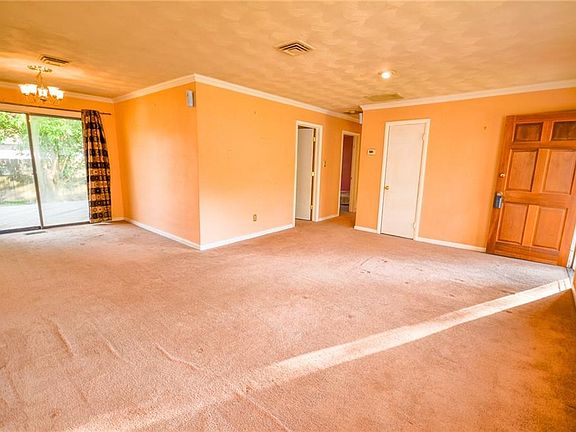 2nd image of 5821 Townley Ave