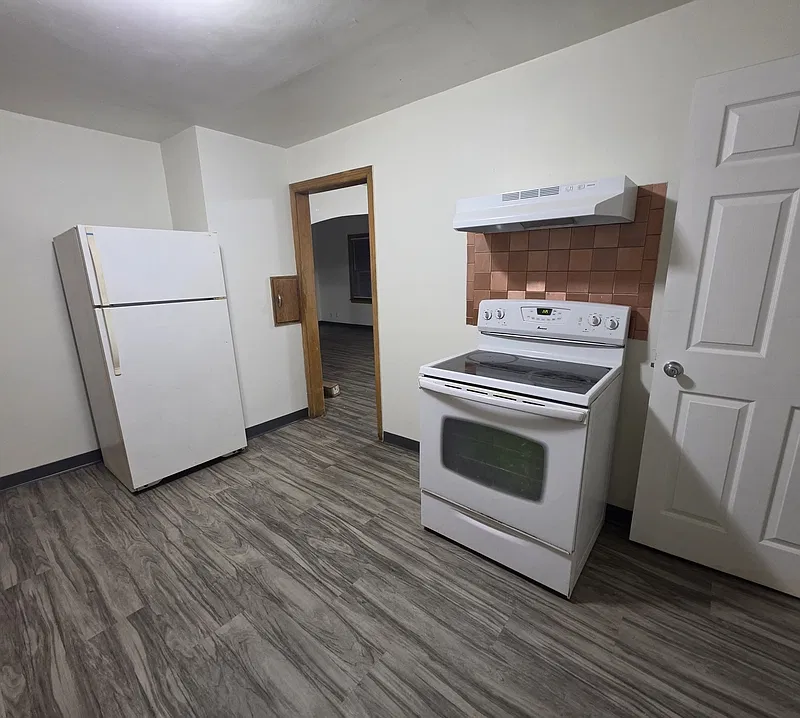 4 bed, 1.0 bath, $1,500 — Photo 4