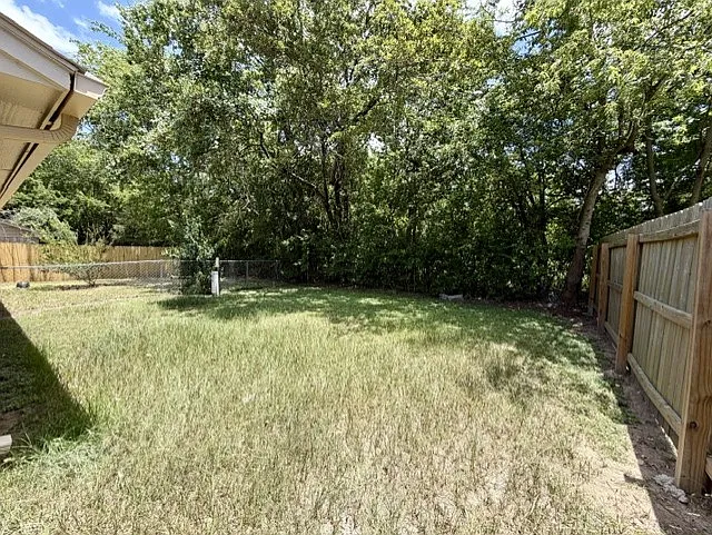 704 Cross Timbers Dr — Photo 14