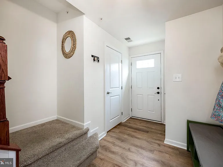 1872 Thistle Ct — Photo 4