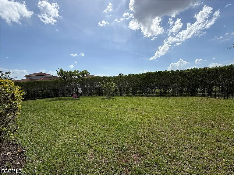 3202 Birchin Ln — Photo 2