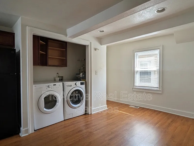 3 bed, 2.5 bath, 1386 sqft, $2,250 — Photo 3
