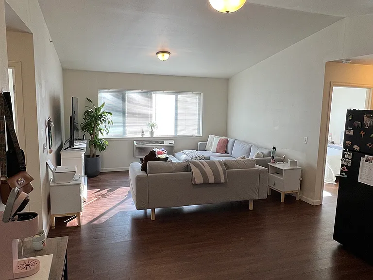 820 Bruins Ln #3 — Photo 3