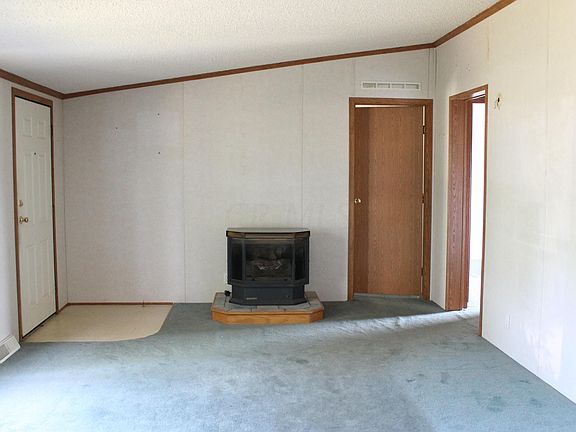 3rd image of 12116 Laurel Hill Rd SE