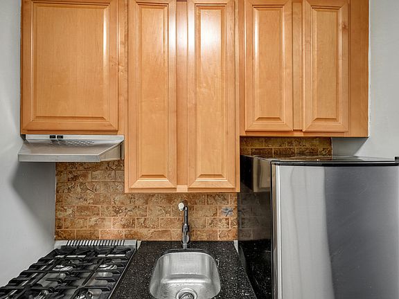 4th image of 311 E 73rd St APT 2B