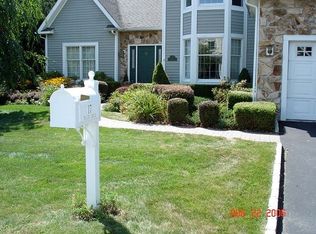 17 Miller Cir, Armonk, NY 10504