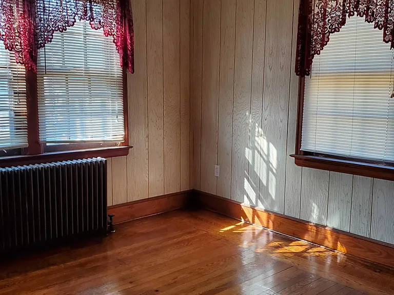 183 Laurel St — Photo 11
