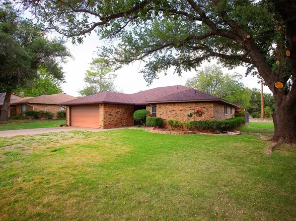 103 Chaparral Dr, Graham, TX 76450