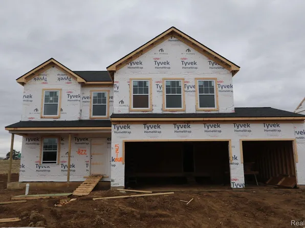 521 Elm St, Chelsea, MI 48118