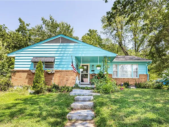 301 N Lake Ave, Harrisonville, MO 64701