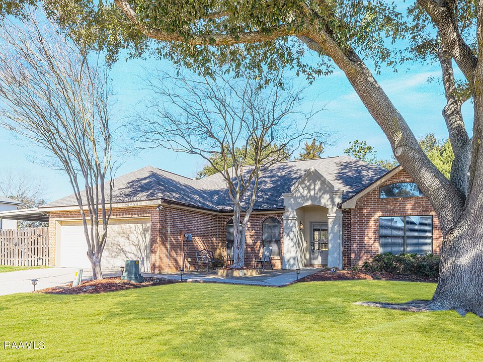 1st image of 300 Woodoak Cir
