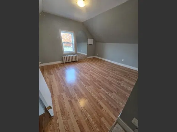 321 Cathcart St #3, Sault Ste Marie, ON P6A 1E8