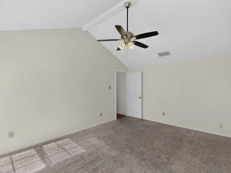 1426 Mapleview Dr — Photo 21