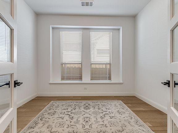 4th image of 8221 Legacy Oak Dr