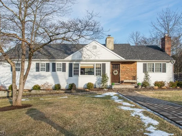 27 Grandview Ave, Lincoln Park Boro, NJ 07035