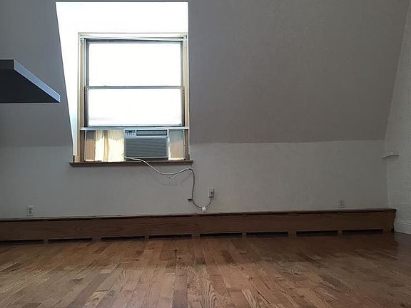 5th image of 121 W 95th St APT 4F