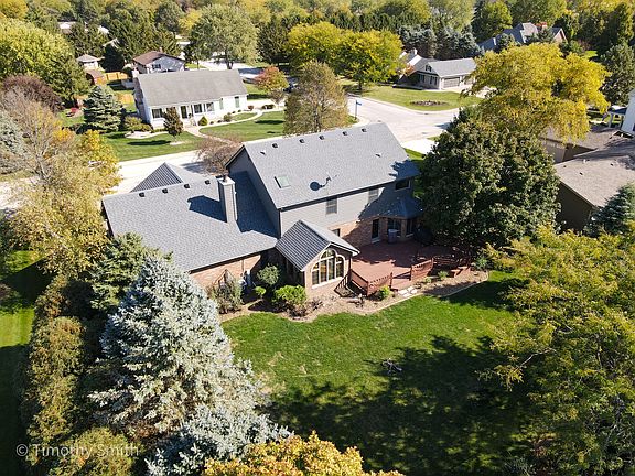 5th image of 304 Hans Brinker Dr