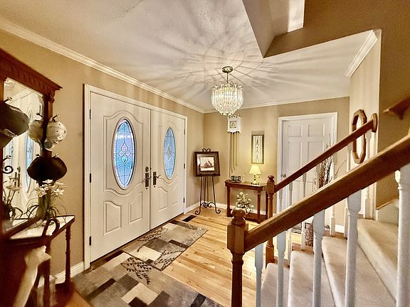 3rd image of 7 Westminster Dr