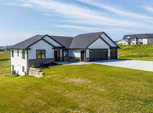 14368 Keegan Ct, Dubuque, IA 52002