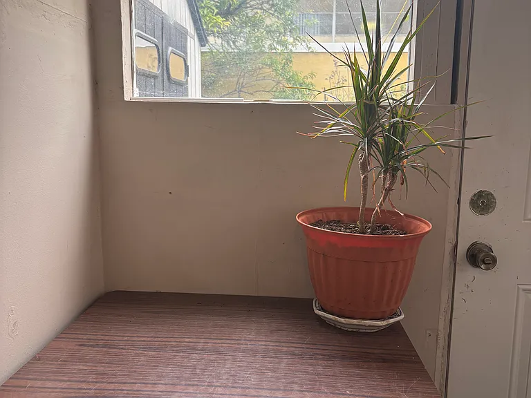 328 Santa Barbara Ave — Photo 11