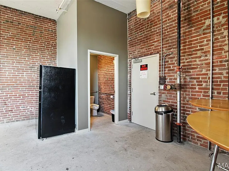1627 Locust St #202 — Photo 45