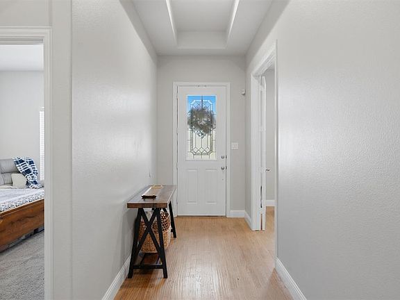 4th image of 209 Spruce Valley Dr