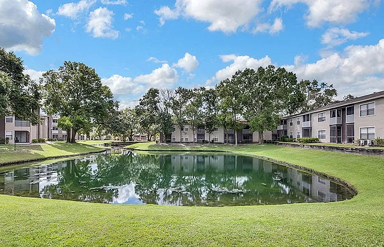 The Summit at Sabal Park Apartments — Photo 2