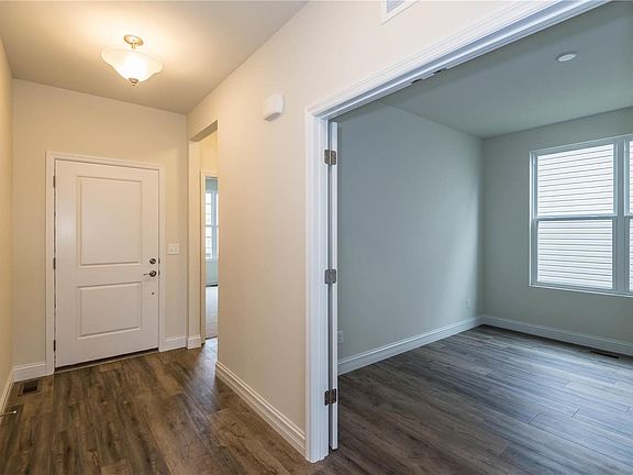 4th image of 303 Myna Dr