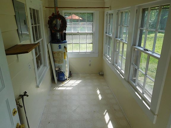 4th image of 319 Devine Ave