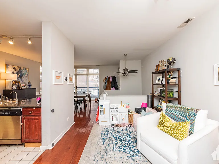 23 N Racine Ave #406 — Photo 5
