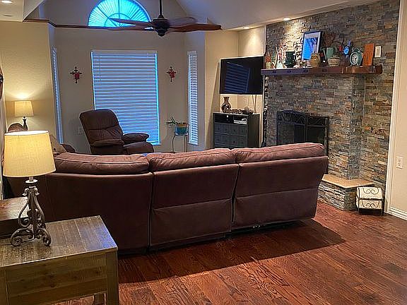 3rd image of 1204 Rivercrest Dr