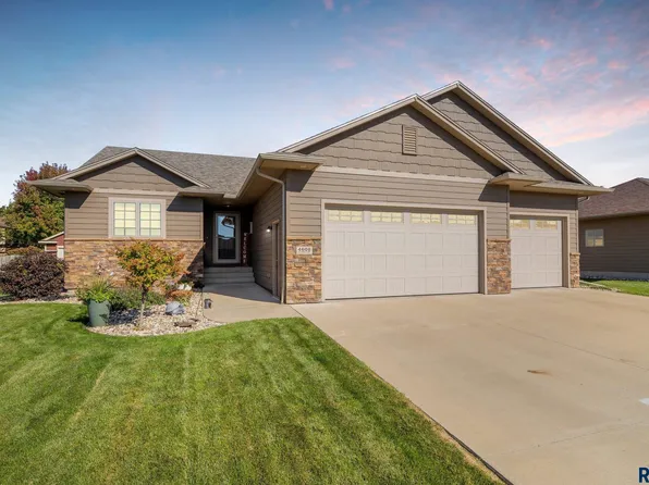 4608 E Mangrove St, Sioux Falls, SD 57110