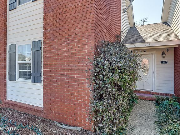 3rd image of 107 Sunridge Park