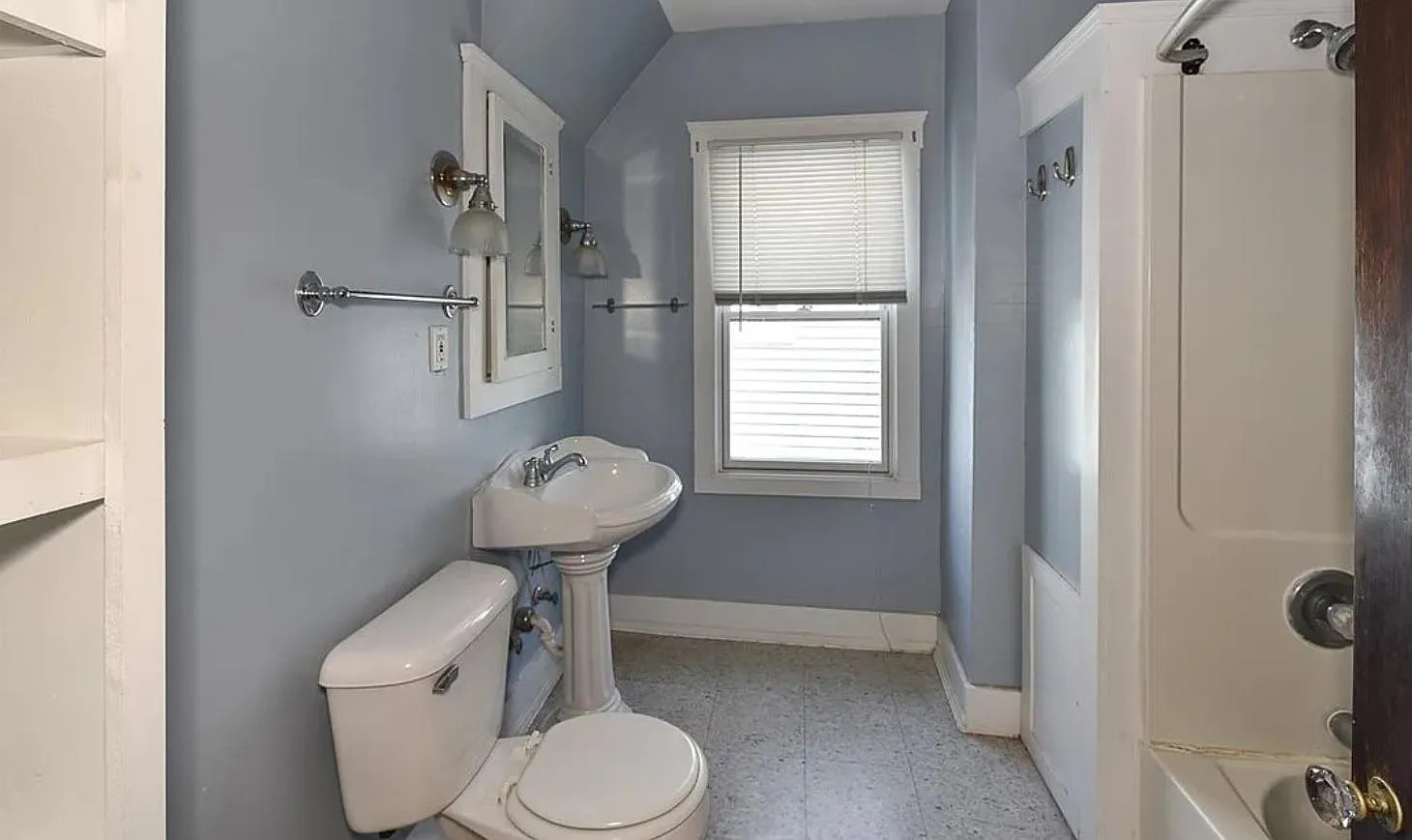 6 bed, 2.5 bath, 1840 sqft, $2,000 — Photo 4