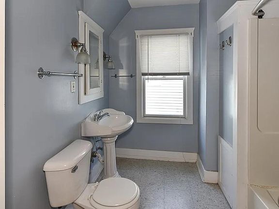 4th image of 2226 Bellfield Ave