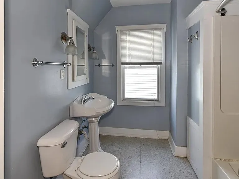 2226 Bellfield Ave — Photo 4