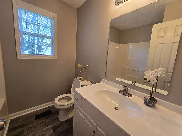 460 Caney Ln — Photo 10