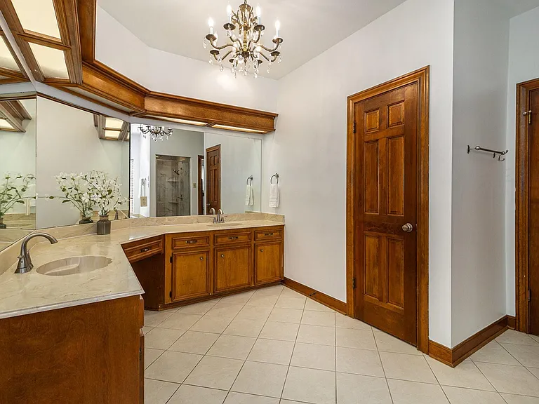 8007 Vintage Creek Dr — Photo 12