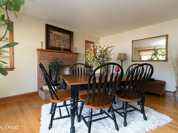 3rd image of 110 Mountain View Dr