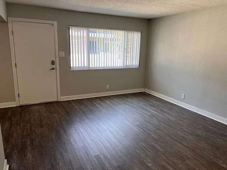The Circle Apartments at Long Beach — Photo 102