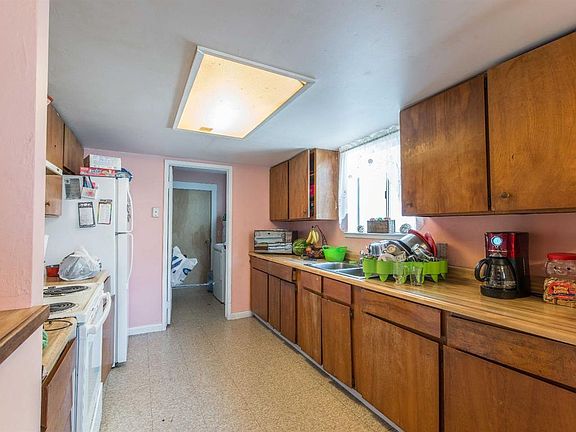 4th image of 36518 Riverview Dr