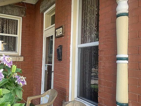 4th image of 709 Palmer Ave