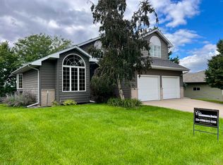 1217 Hilgers Dr, Pierre, SD 57501