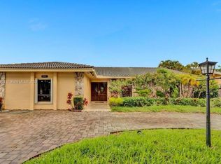 2041 NE 214th St, Miami, FL 33179