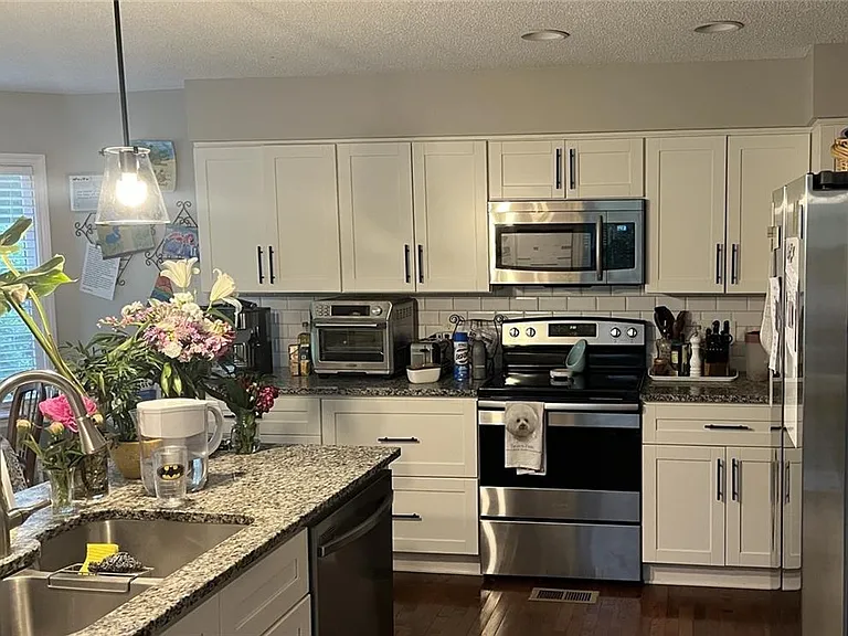 2452 N Forest Dr — Photo 6
